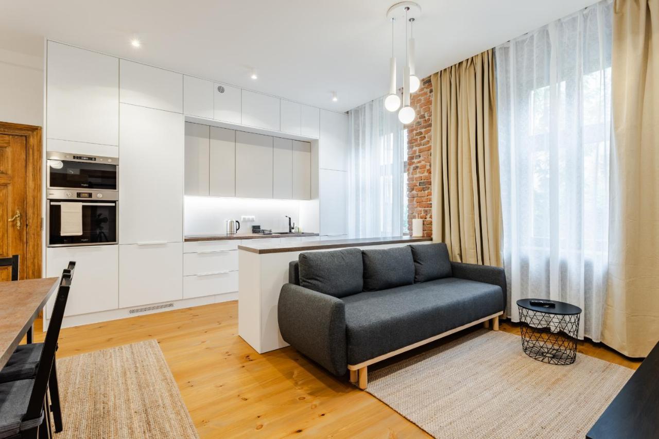 Two Bedroom Very Berry Apartment In Poznan With Desk By Noclegi Renters Eksteriør bilde