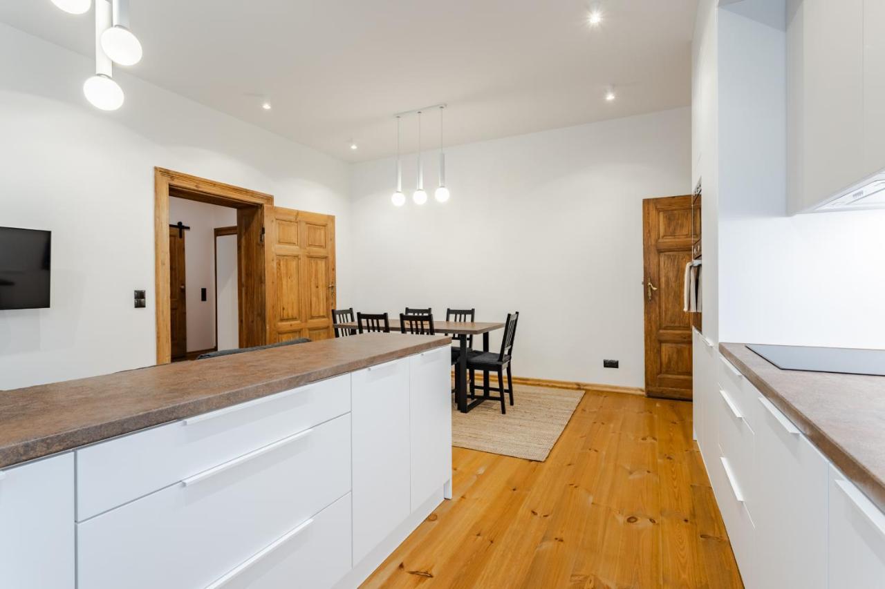 Two Bedroom Very Berry Apartment In Poznan With Desk By Noclegi Renters Eksteriør bilde