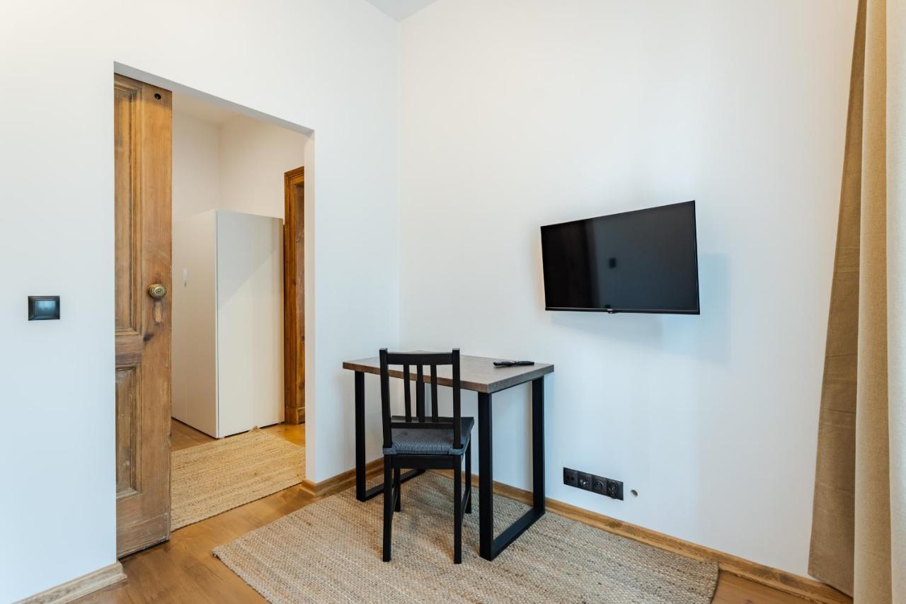 Two Bedroom Very Berry Apartment In Poznan With Desk By Noclegi Renters Eksteriør bilde