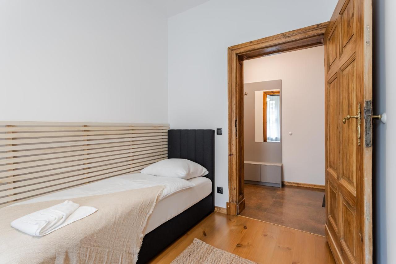 Two Bedroom Very Berry Apartment In Poznan With Desk By Noclegi Renters Eksteriør bilde