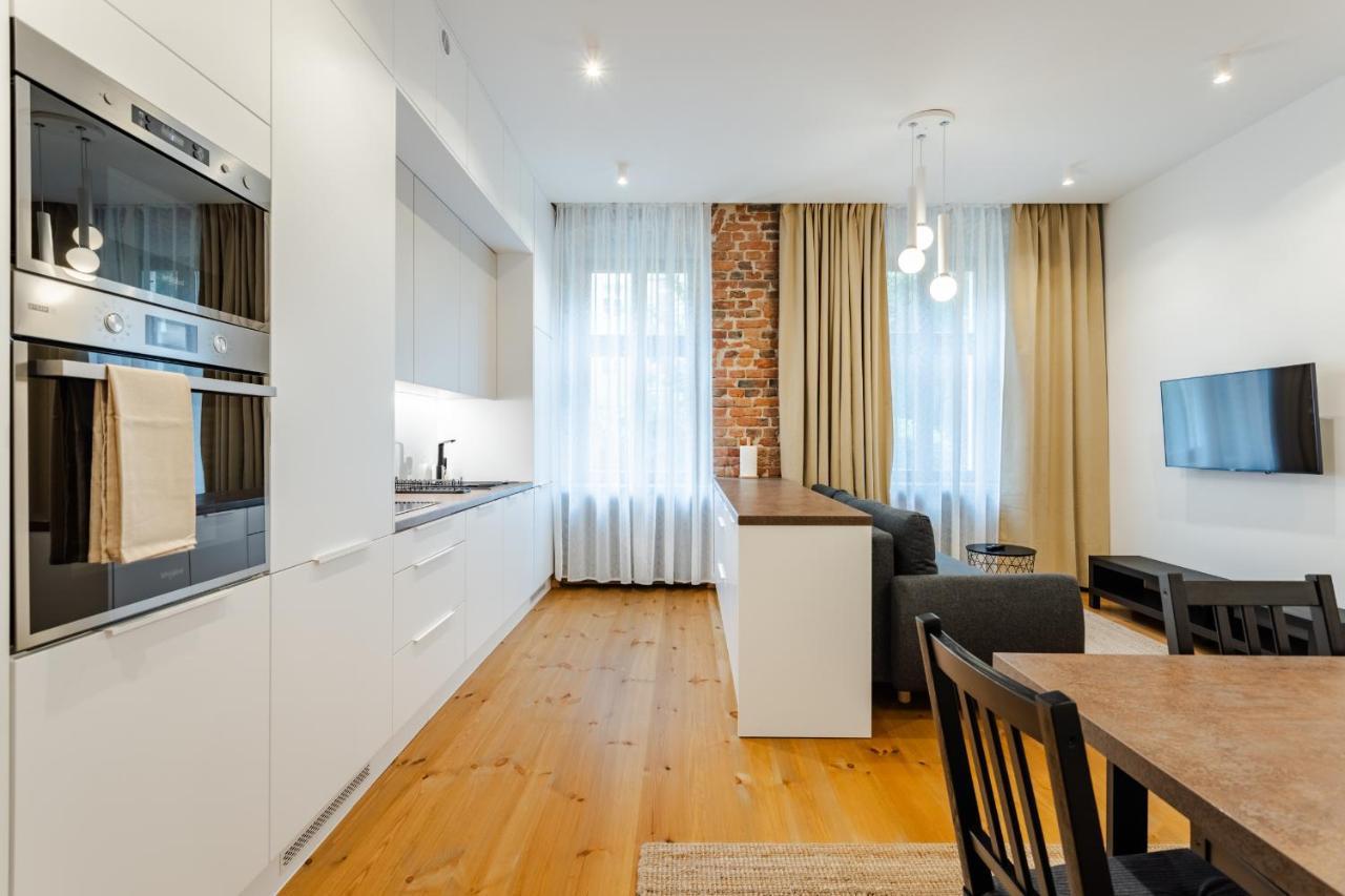 Two Bedroom Very Berry Apartment In Poznan With Desk By Noclegi Renters Eksteriør bilde